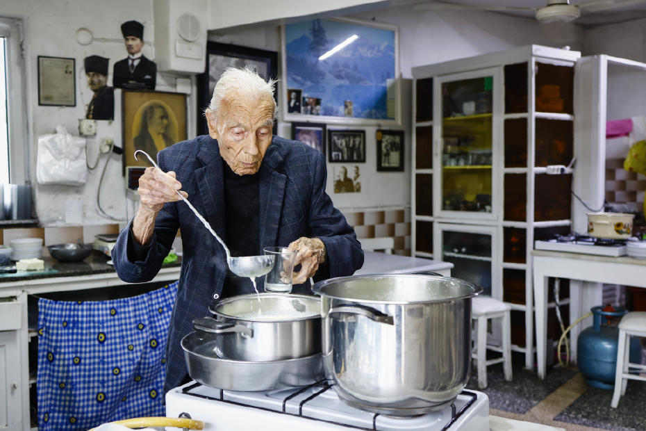 80 Yıllık Dükkanına Veda Etti: Eşref Amca Sırrını Kaliteli Malzeme ile Açıklıyor