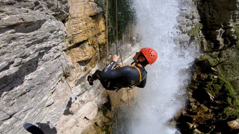 Gürcistan'ın eşsiz Okatse Kanyonu turistik cazibe merkezi