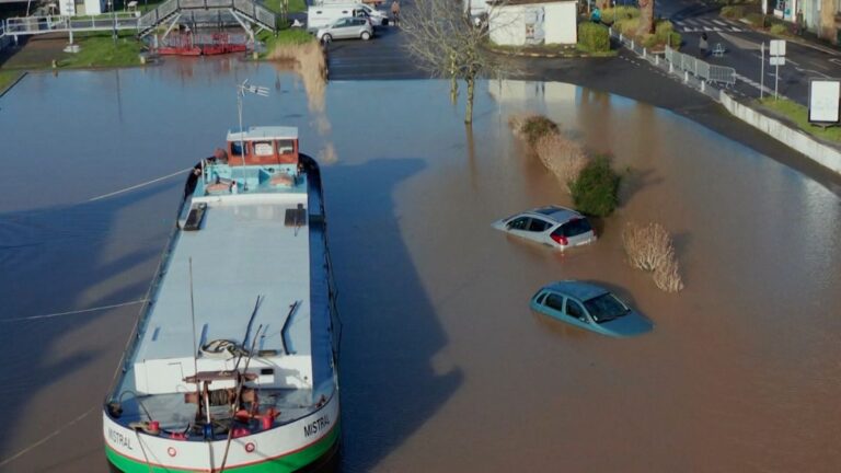 Video. Fransa’daki Herminia Storm, sel felaketine yol açtı