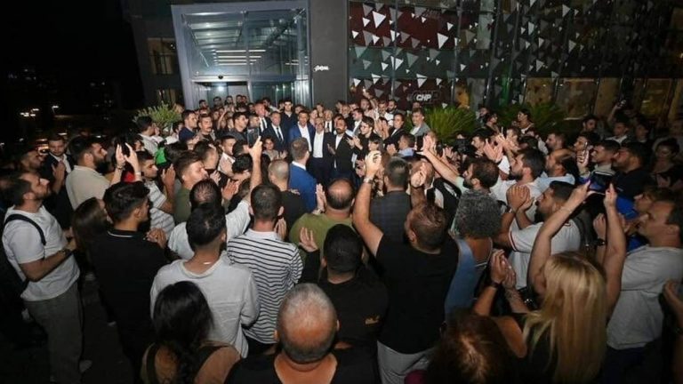 Milletvekilleri ve yurttaşlar kayyuma karşı nöbette: CHP İstanbul İl Başkanlığı önünde son durum… – Son Dakika Türkiye Haberleri