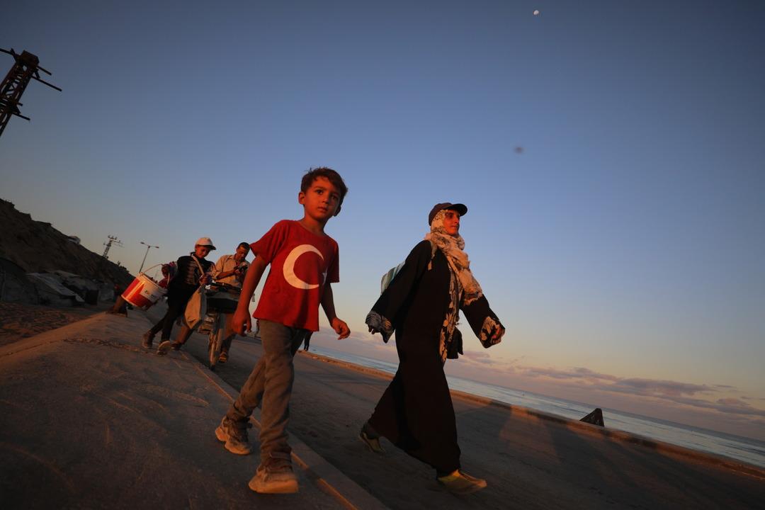 Gazze'ye dönün! Ateşkesin ardından toplu halde sokaklara döküldüler, çevrilmemiş taş bırakmadılar... 2